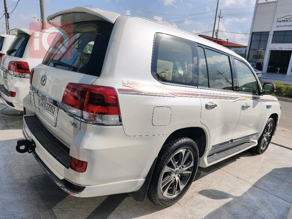 تويوتا لاندكروزر